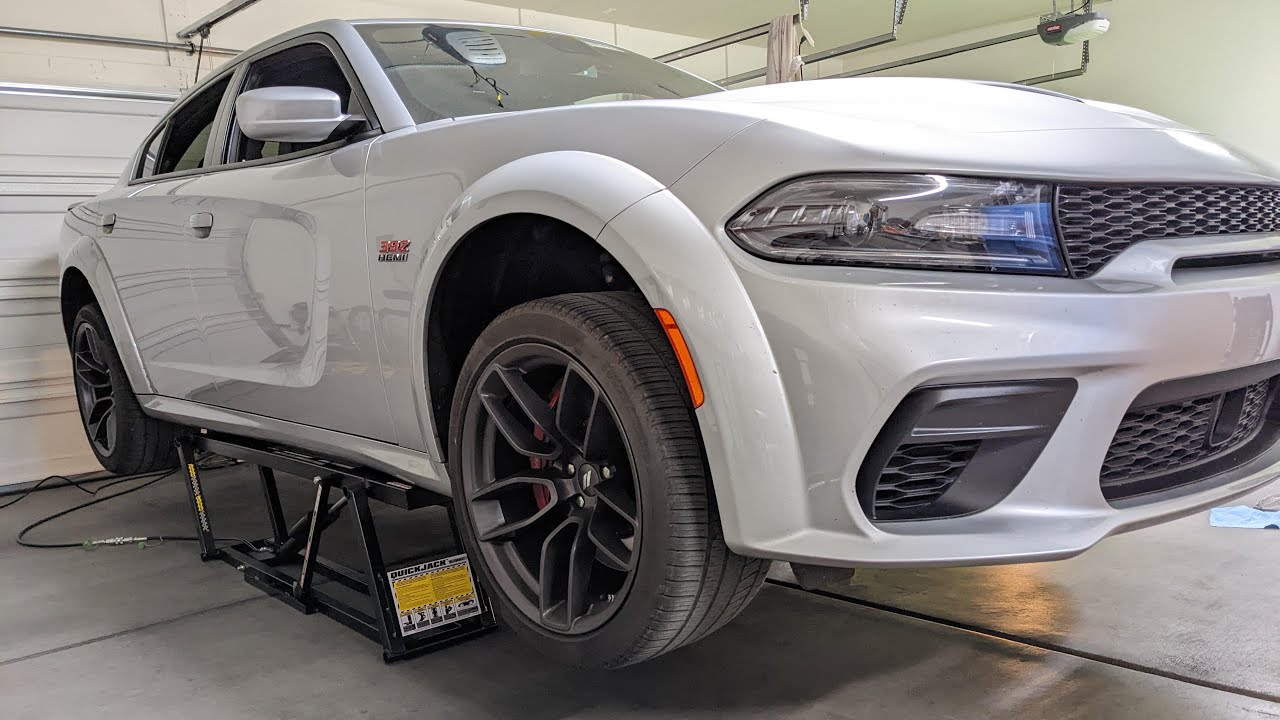 Dodge Charger 392 Widebody: Lift using QuickJack