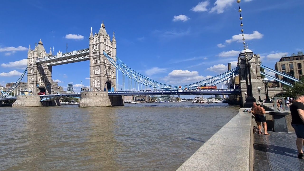  Między Tower Bridge a London Bridge (Bonus) KAWA za &pound;1 czy to możliwe? Gdzie w Londynie? 