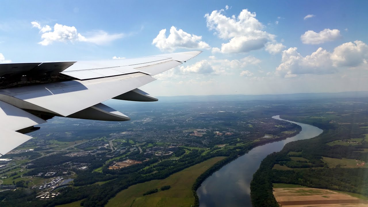 Lufthansa Boeing 747-8 approach and landing at Washington-Dulles!