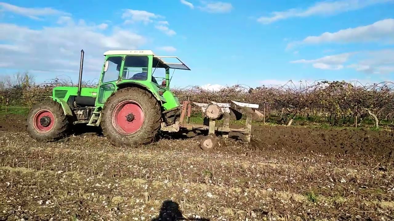 Deutz D10006A & Deutz Fahr Dx 6.10 plowing