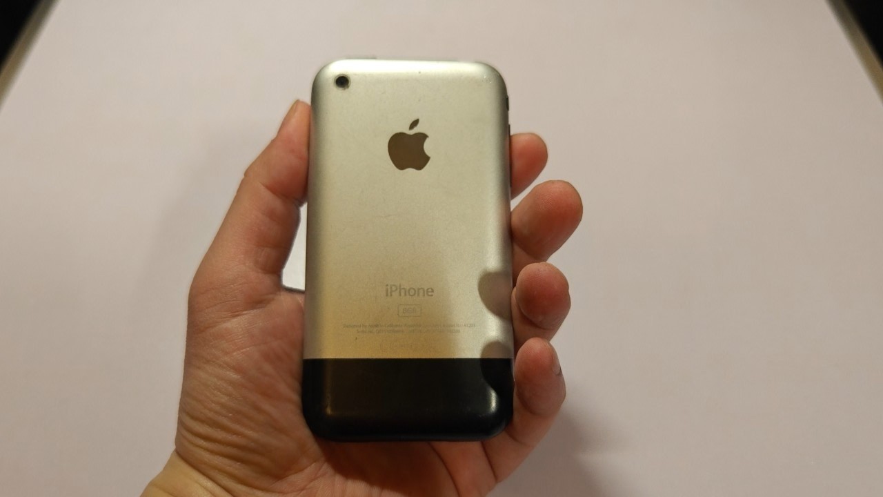 iPhone 1-го поколения &mdash; 19 лет спустя. Привет из прошлого.