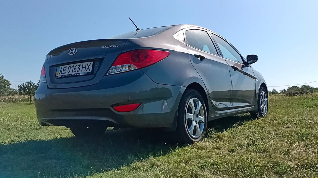 Обзор Hyundai Accent 2012 года.