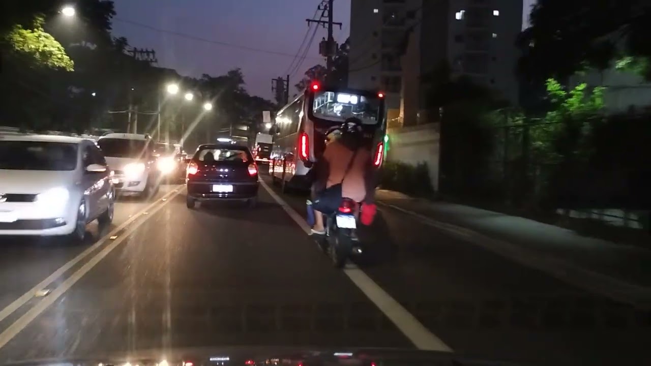 Dirigindo pela zona sul de São Paulo