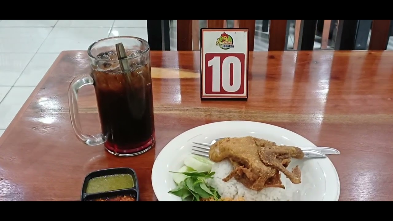 Ayam goreng New Jakarta.jl.raya panglima sudirman.No 255.Kraksa'an.Probolinggo.