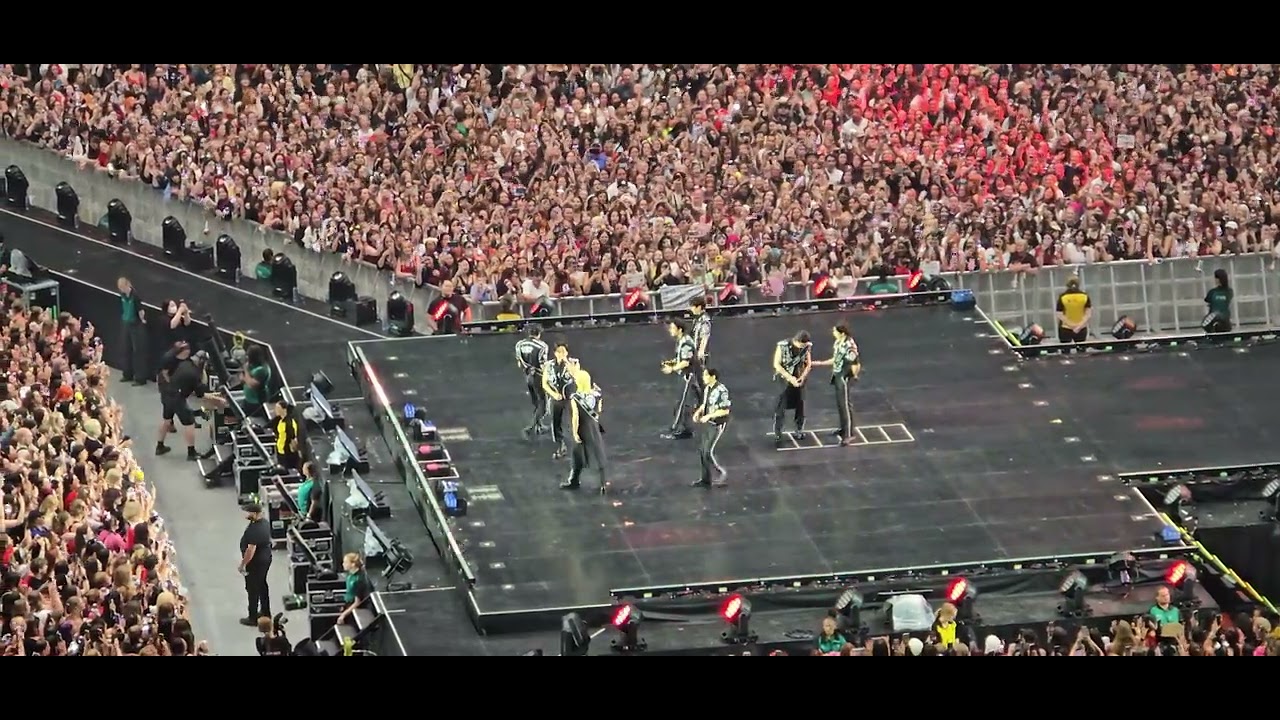 4. Stray Kids DominATE World Tour - Amsterdam | District 9