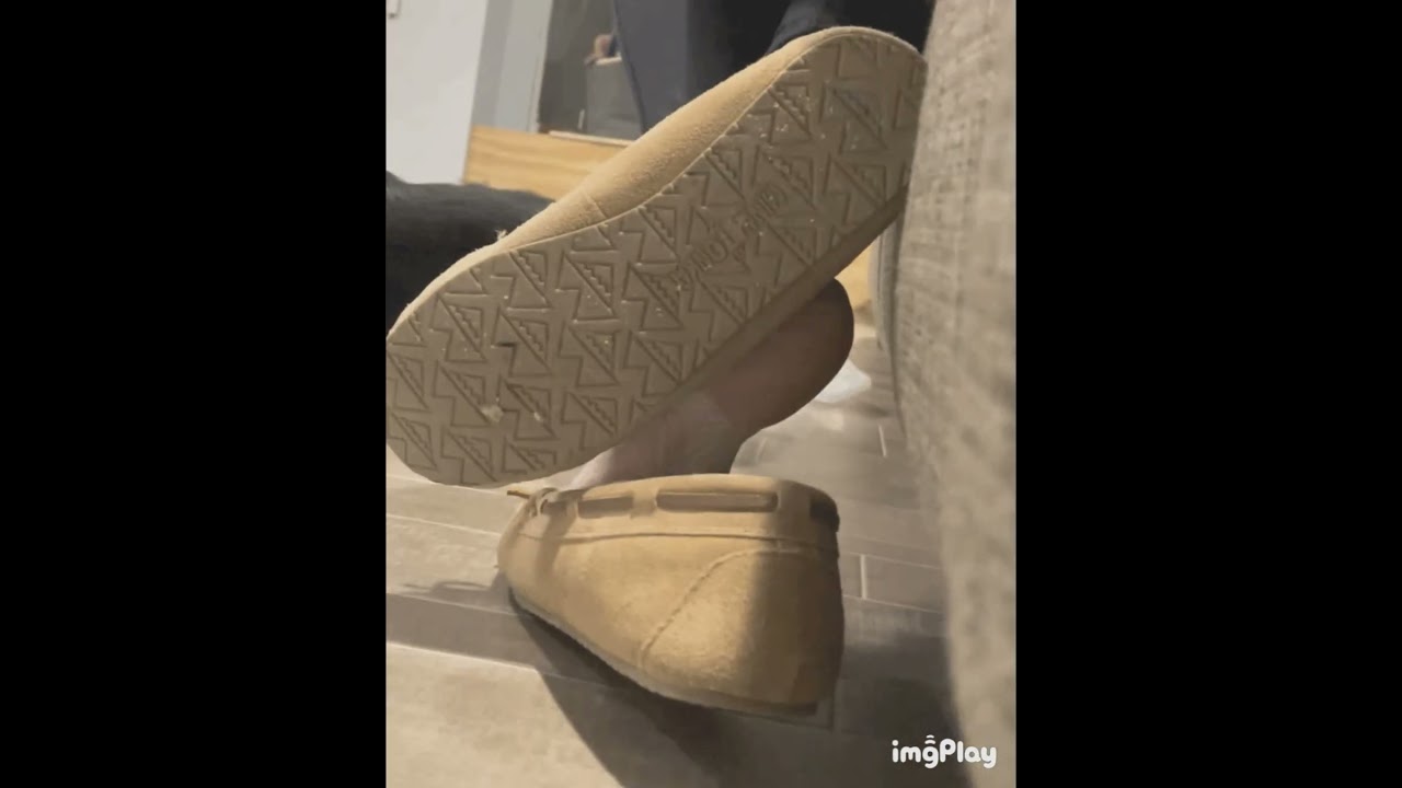 Candid Shoeplay Up-Close Moccasin Heelpop