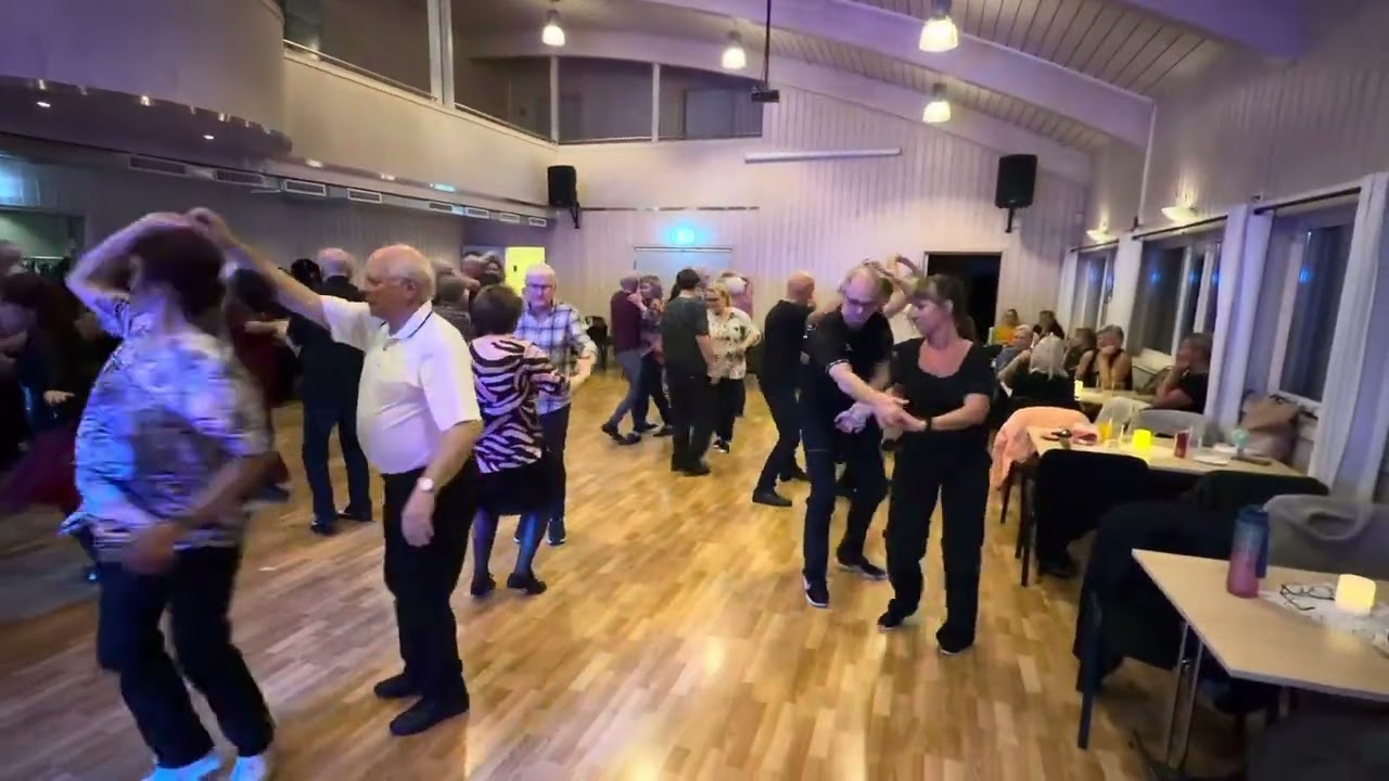 2250 Roverud m Tommy Michaelsen på Tirsdagsdansen Leirsund 21/10
