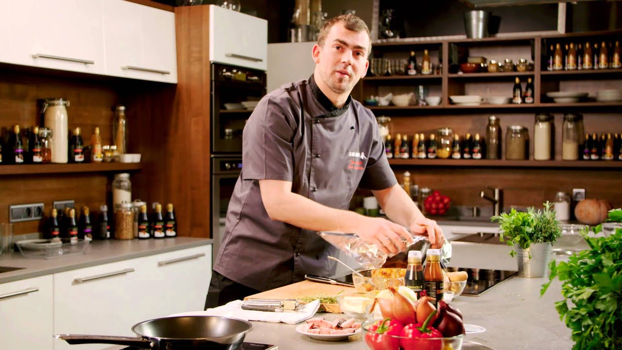 Pečená vepřová kýta marinovaná v BBQ a chili balzamikovém krému Kalamáta Papadimitriou