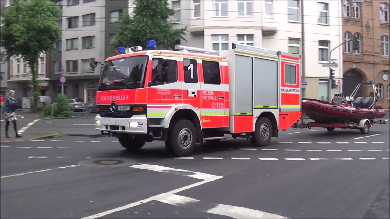 (D) Vieles Verschiedene einsatzfahrten Feuerwehr Düsseldorf mit verschiedende wache und fahrzeuge