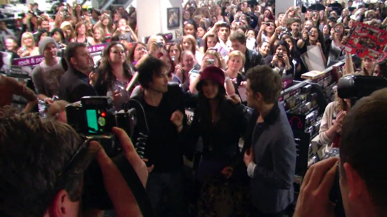 Vampire Diaries @ hmv Oxford Circus, London