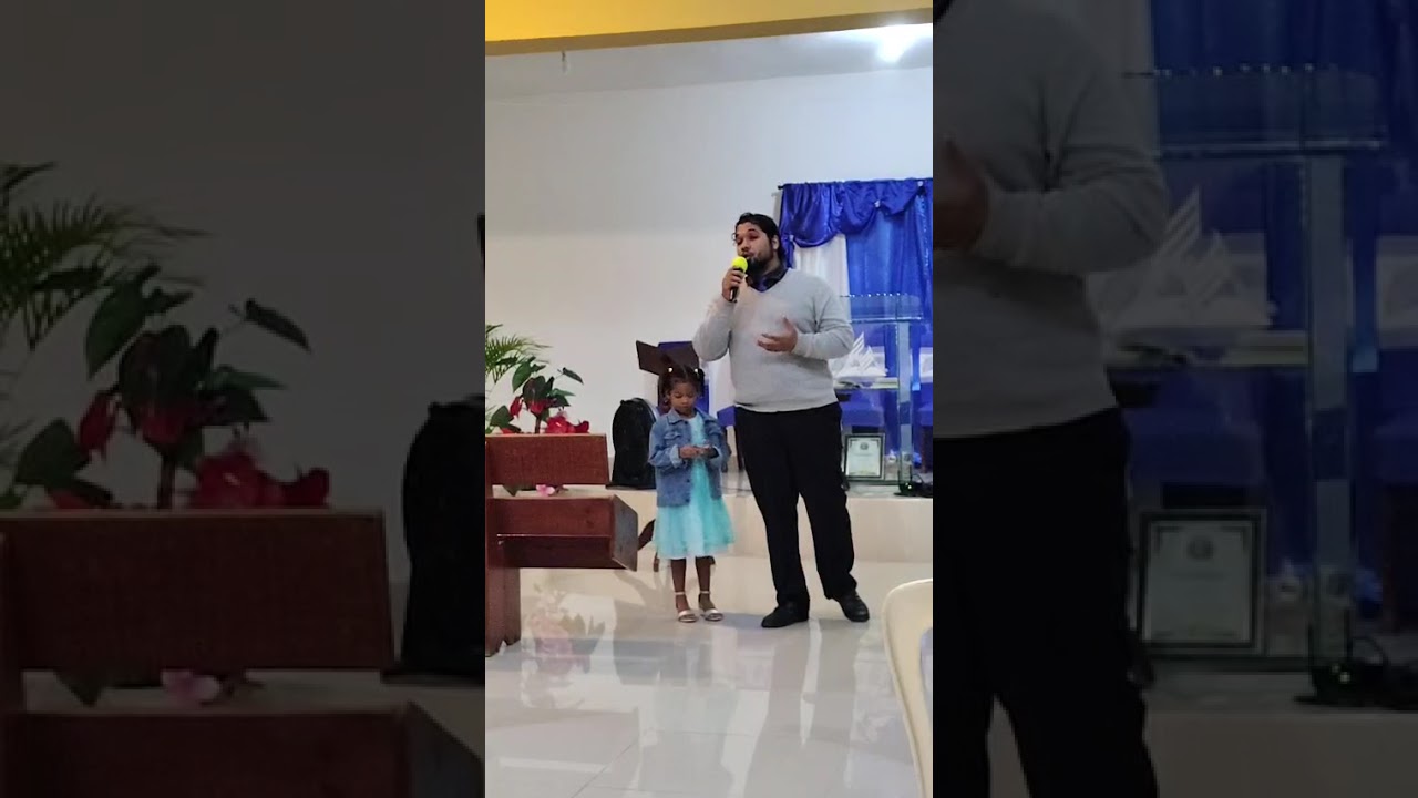 Junior Kelly Marchena: Grandioso Dios.  Interpreta: Harlem RD