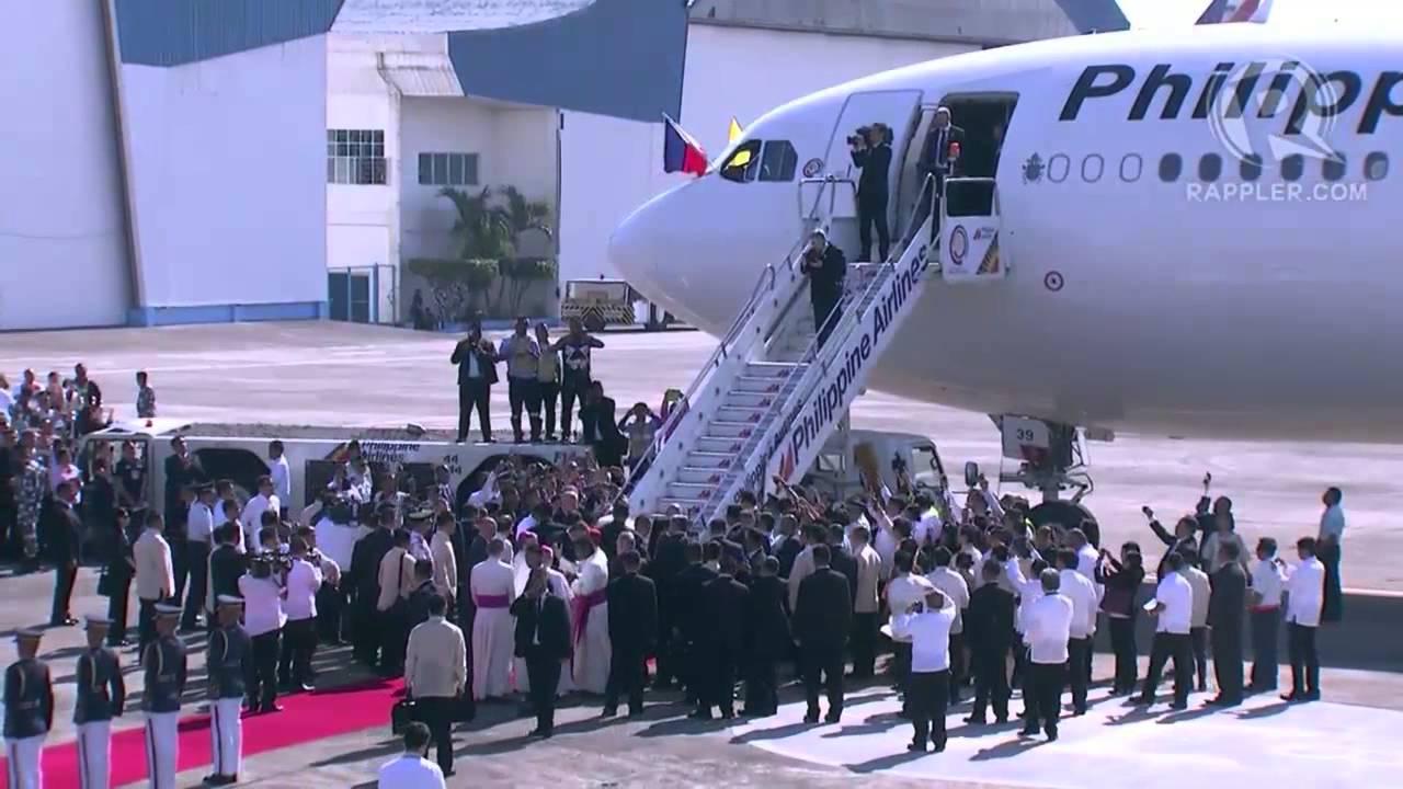 Pope Francis waves goodbye to the Philippines