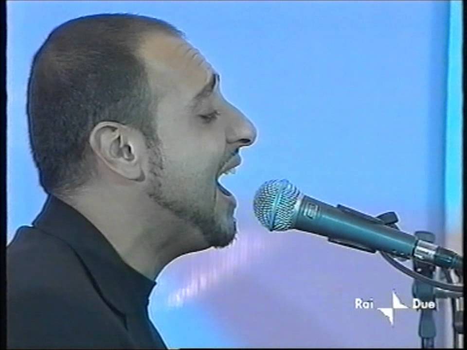 Gigi Finizio Premio Mia Martini 2000. Almeno tu nell'universo. Voce Piano