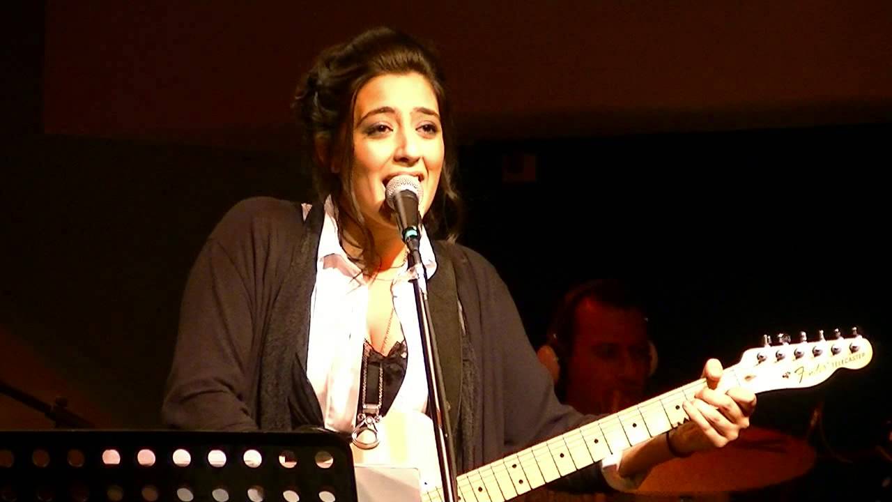 מורן אהרוני - אוהב אותי