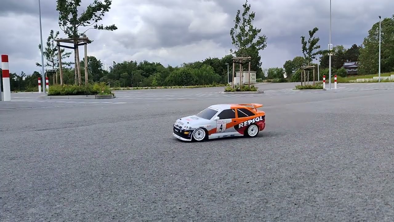 HPI Racing WR8 Flux 1996 Ford Escort RS Cosworth pure parking lot RC driving Rally