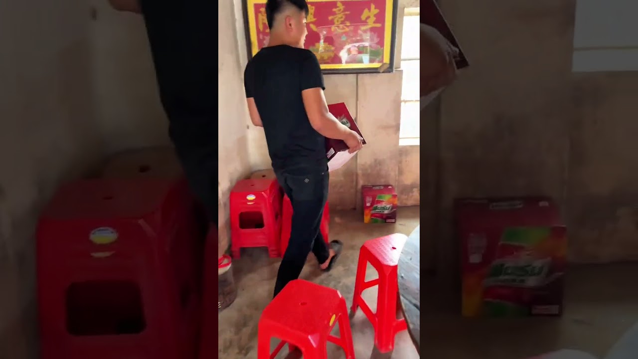 一失足成千古恨，养鳄人真实的一天，今朝有酒就今朝醉 母鳄鱼产蛋的高峰期，养鳄人的日常工作#鳄鱼 #农场 #鳄鱼养殖场 #鳄鱼蛋 #小胖养鳄鱼
