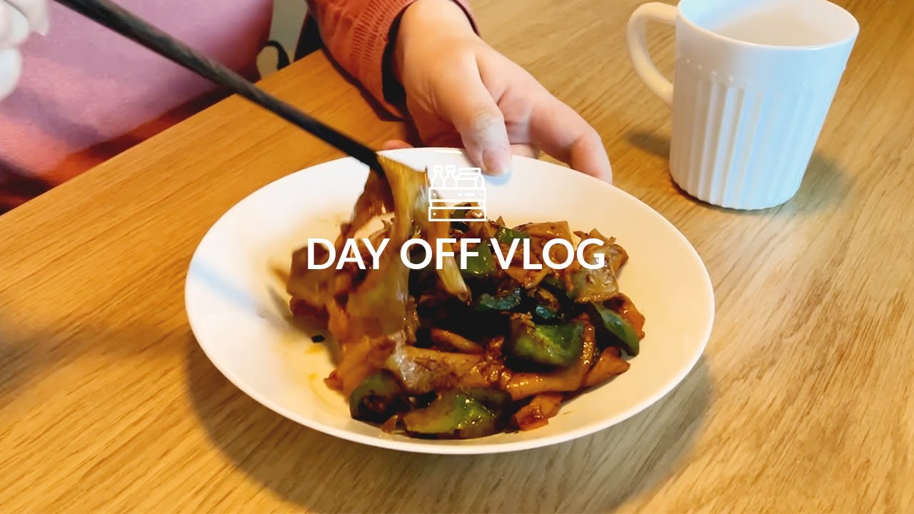 Shopping + Winter Village |Stir-fried Noodles | Living Alone in Toronto