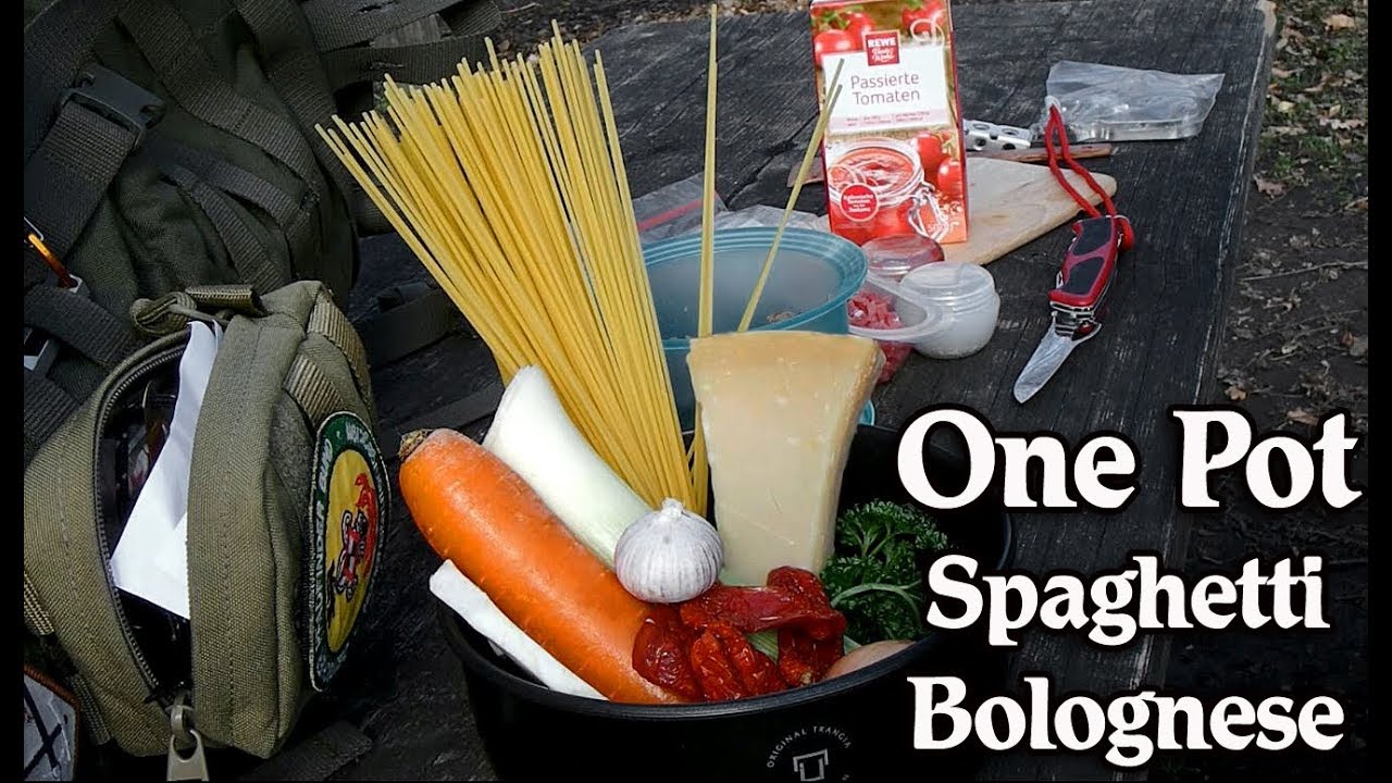 Kochen im Wald: Spaghetti Bolognese in One Pot
