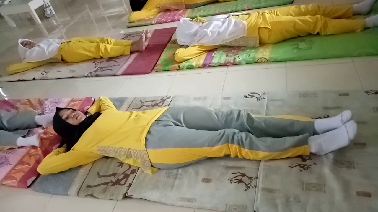 Senam Nifas Kelompok 5  II A - Akademi Kebidanan Borneo Medistra Balikpapan