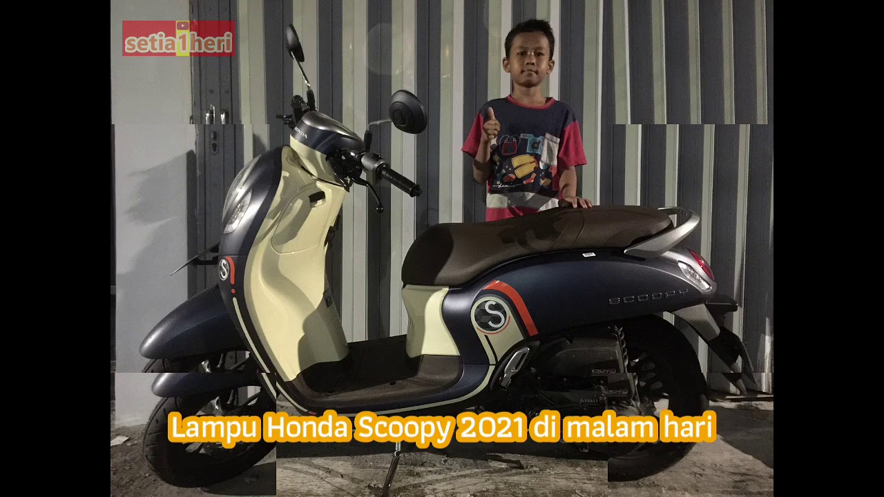 Nyala lampu Honda Scoopy 2021 di malam hari.