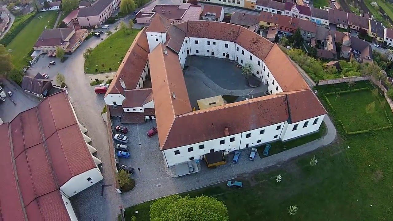 Zámek Čejkovice