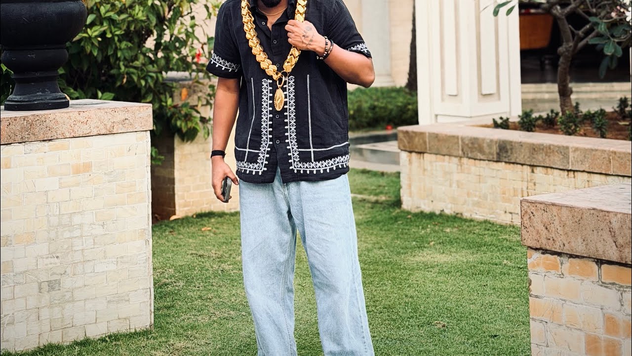 From middle class to maharaja for one day 👑😂.”#vlog #kannada #viral #funny #comedy #travel #love 