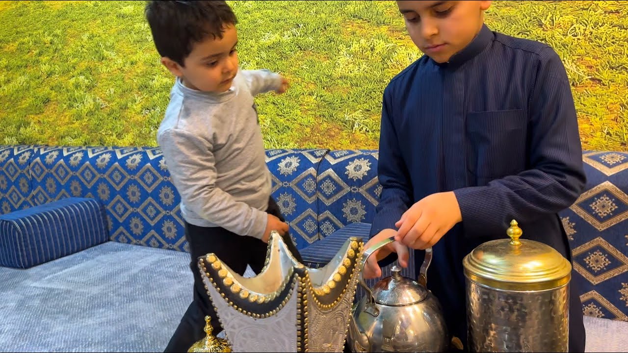 مالك واصيل يومياً يضبطون القهوه (عبدالرحمن البنقالي سافر)
