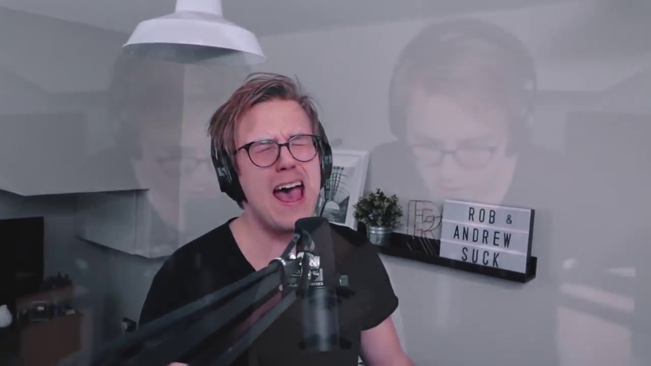 Jonas Frisk singing