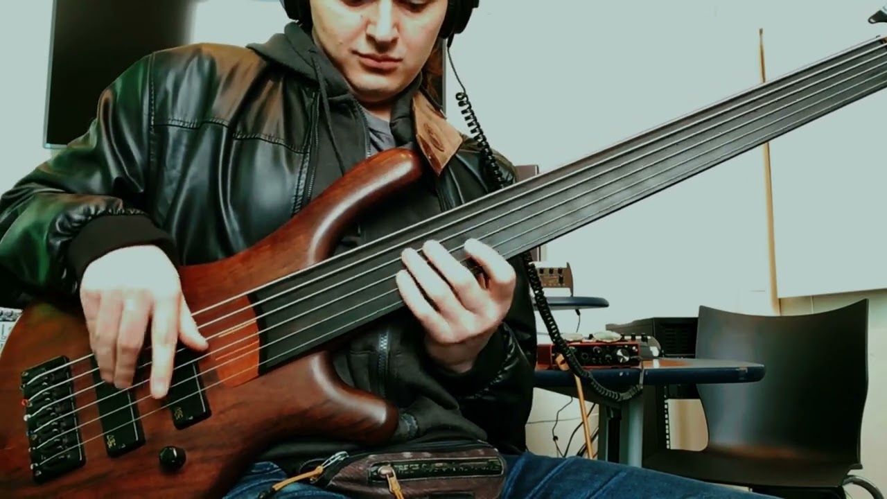 Insensatez (Jobim) - fretless bass melody and solo improvisation 