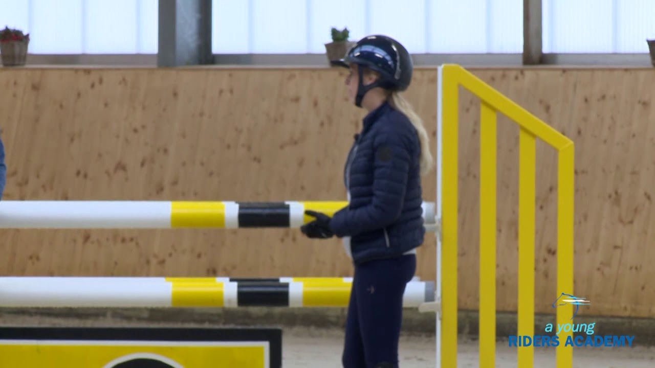 YRA moves to digital training - Franke Sloothaak chapter #6 - Practicing on Distances between Fences