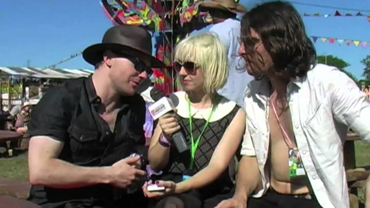 Joy Formidable interview at Glastonbury 2011 with Virtual Festivals