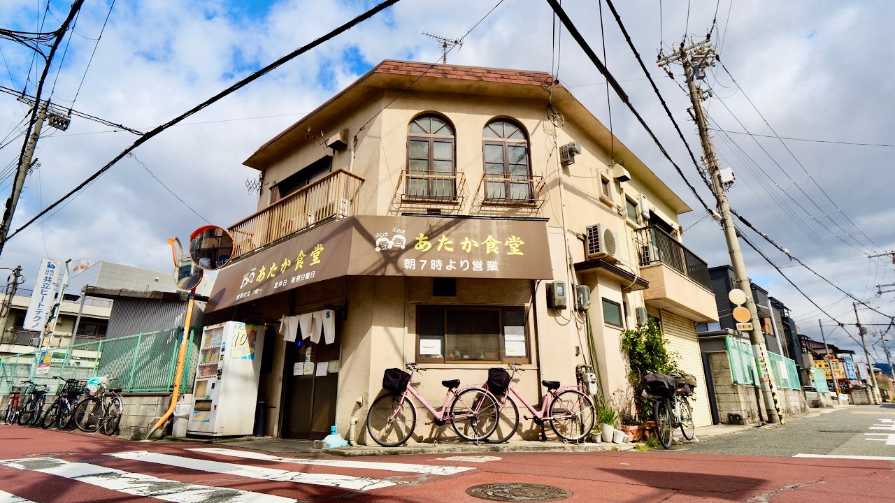 早上7點開賣！400日圓早餐定食！烏龍麵只要200日圓！便宜到讓常客都替店家擔心的雙胞胎姐妹愛心食堂｜Japanese Good Old Diner