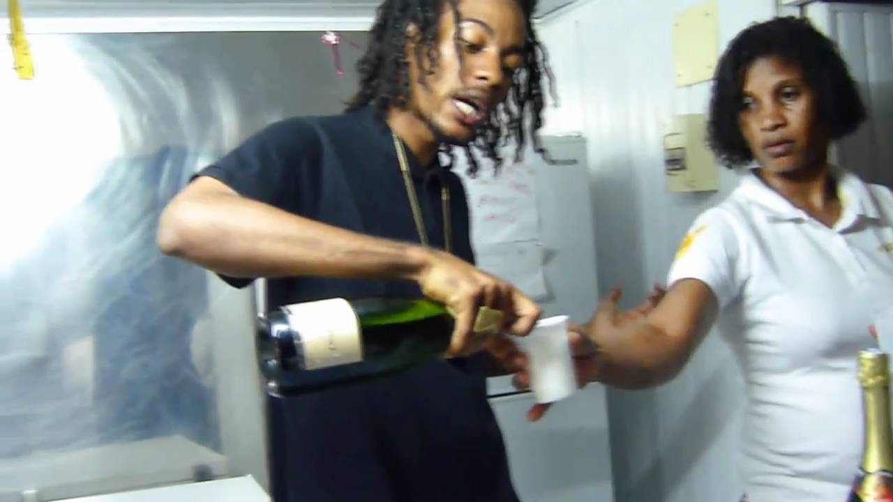 Politik Nai Champagne CLIP UNDER