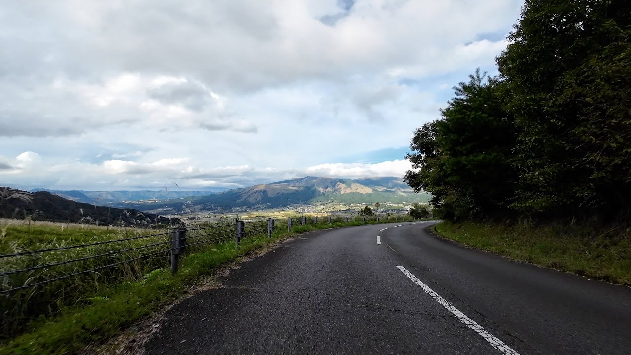 Endless grasslands and skies along Kenny Road.