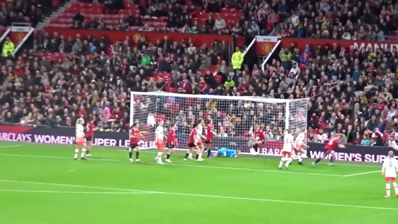 Mary Earps Keeps Her Clean Sheet at Old Trafford with a Super Save!
