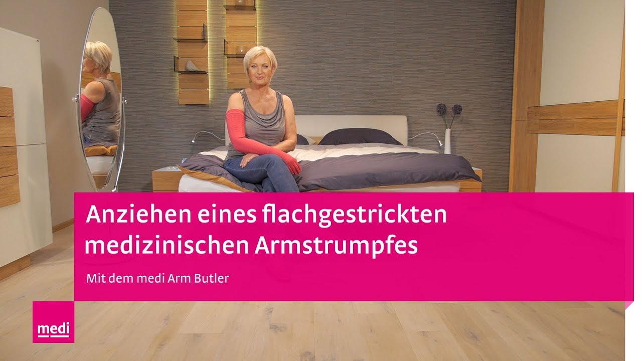 Einfaches Anziehen eines flachgestrickten medizinischen Armstrumpfes mit dem medi Arm Butler
