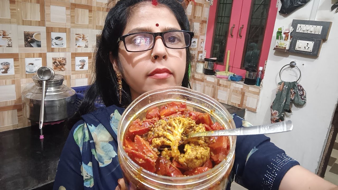 Gobhi gajar matar ka Achar is tarah banakar agar kha liya to khate hi rah jaenge@sunitamaakirasoi 