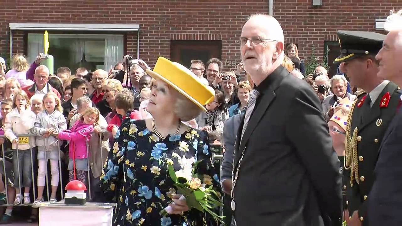 Koningin Beatrix opent De Groenling Oude Pekela