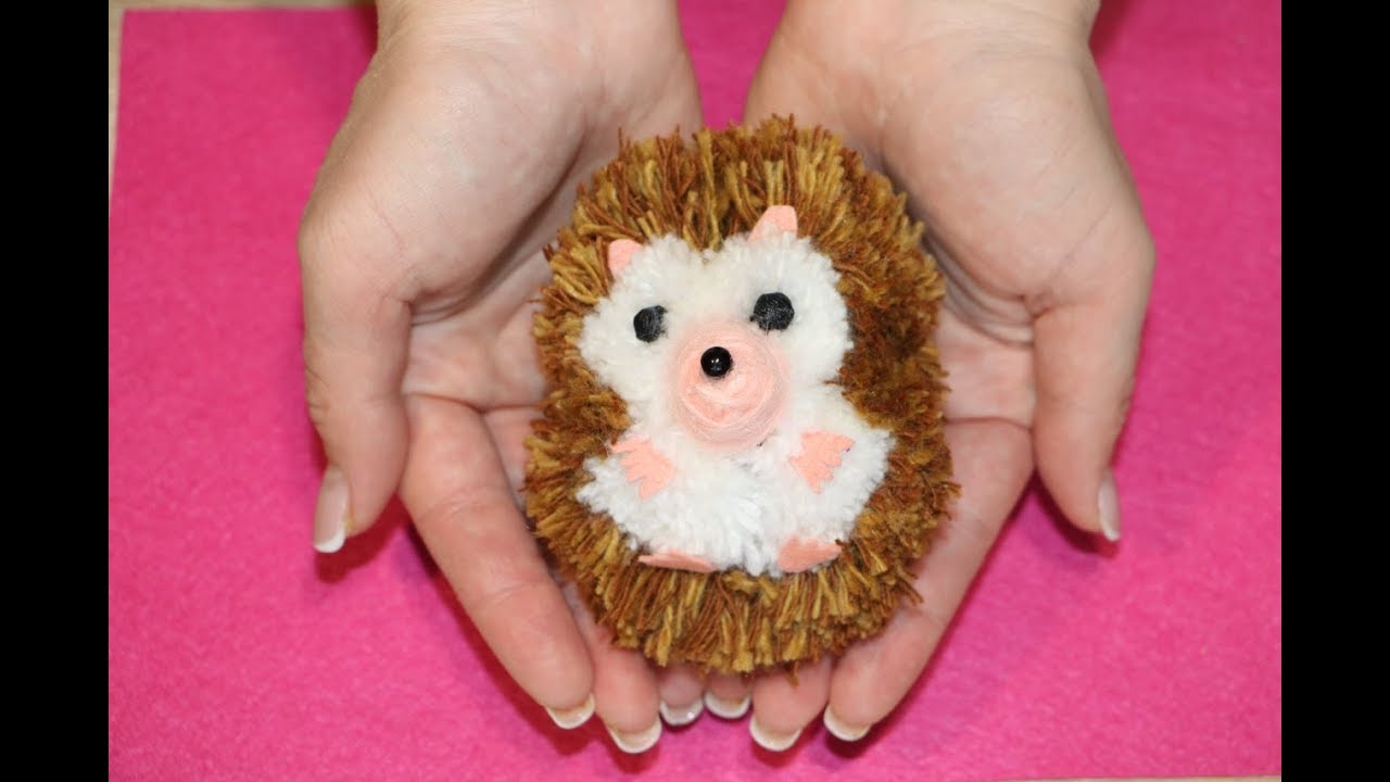Как сделать Ёжика из помпонов /how to make a hedgehog from pom pom