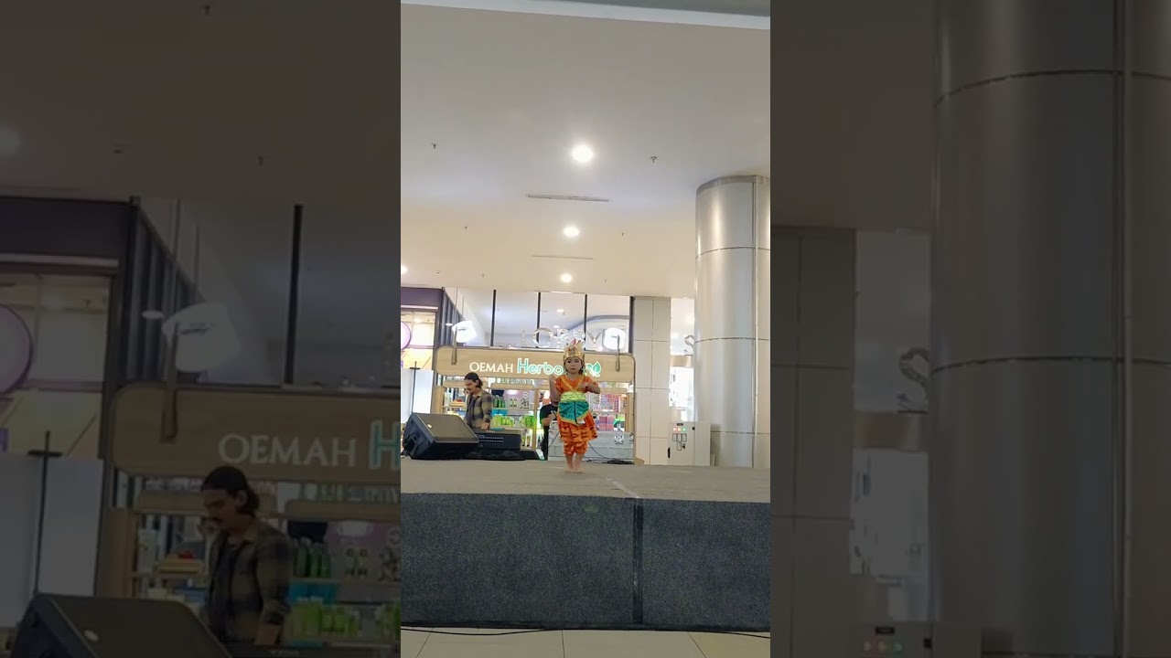 Syakira 2,5th tari Indonesia menari 