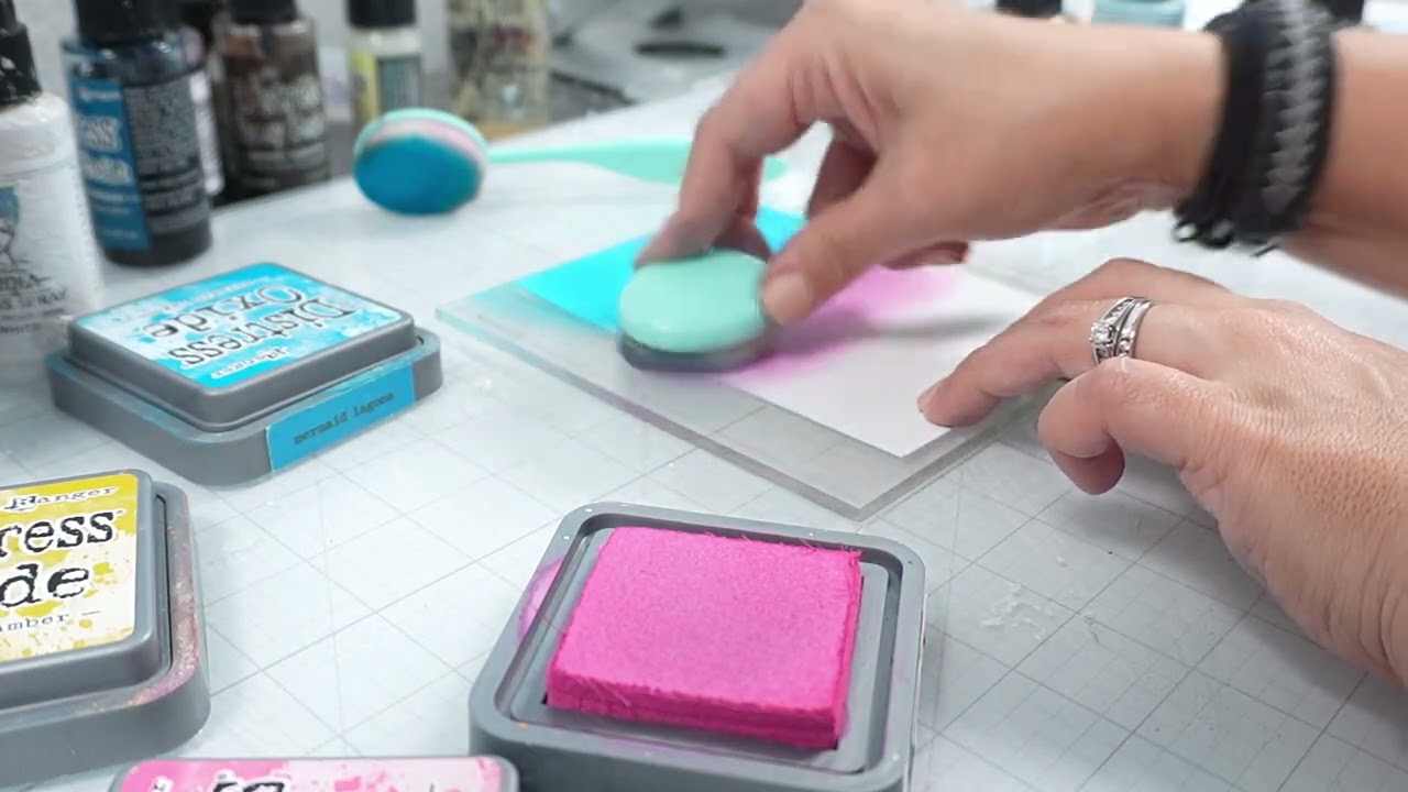 Easy Ink Blending Trick for Amazing Backgrounds! Day 3