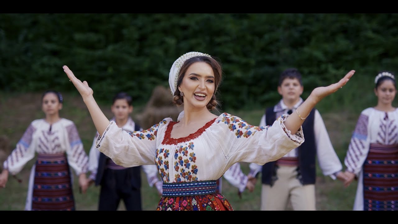 @AnamariaOprisan  - Eu sunt fata de la munte | Danț |🎶 Hai să jucați după mine 🎶