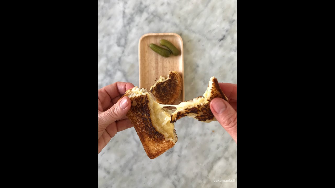 Cheese toastie: toast al formaggio in padella