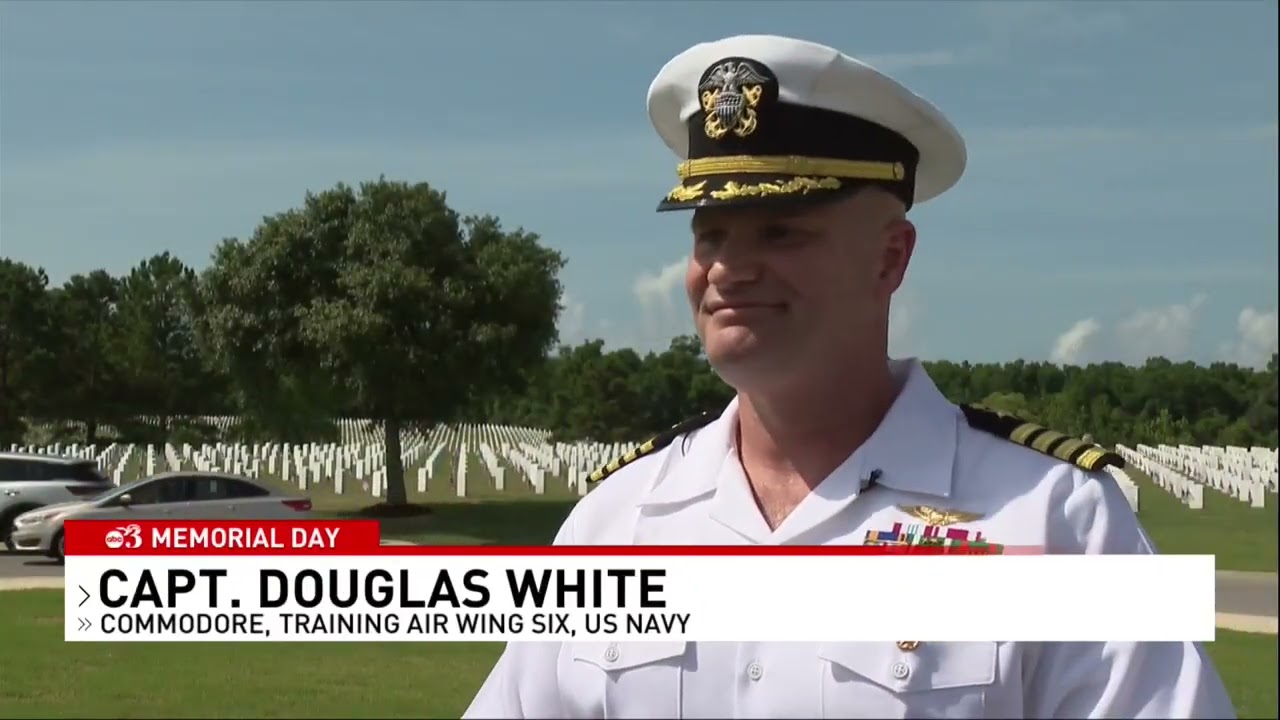 Community honors fallen heroes during Memorial Day ceremony at Barrancas National Cemetery