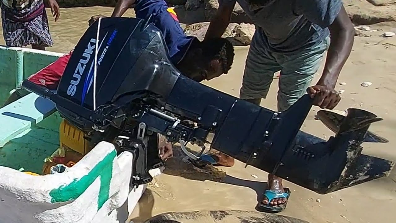 new  suzuki outboard  2 stroke  dt 30