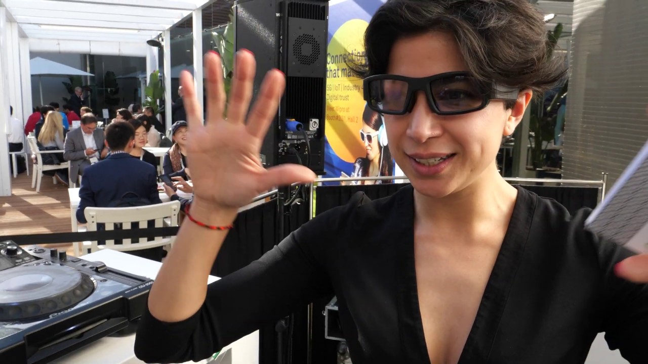 Jess Hologram DJ with Vuzix Blade Smart Glass completes Android pins collection at MWC 2019