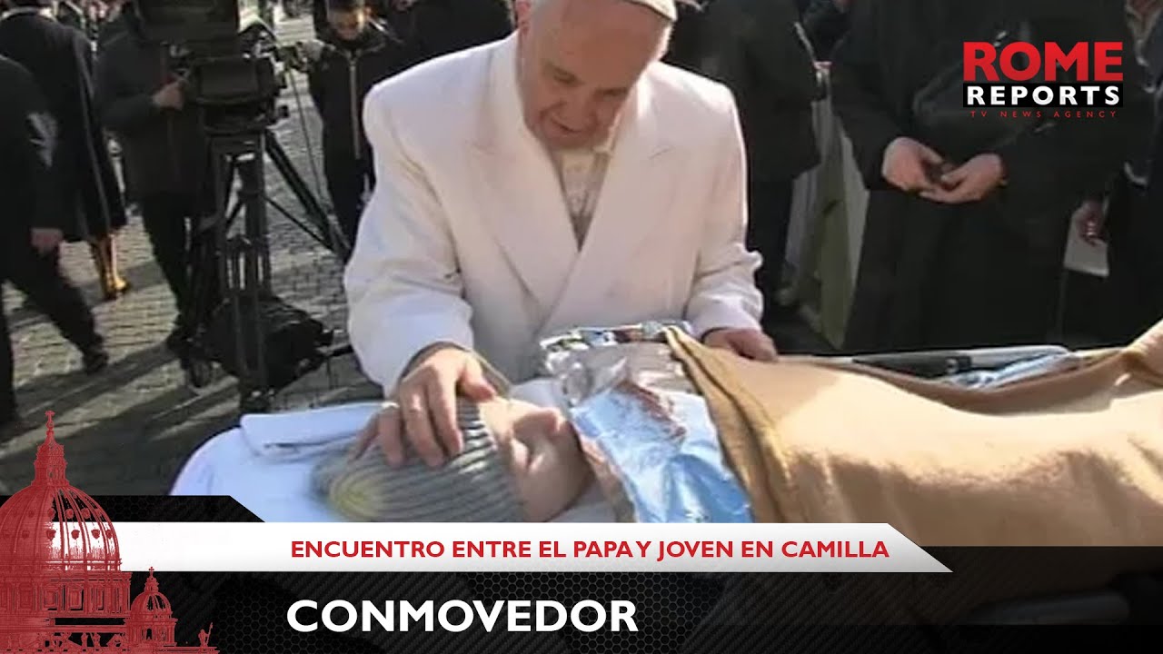 Conmovedor encuentro entre el Papa y un enfermo en camilla