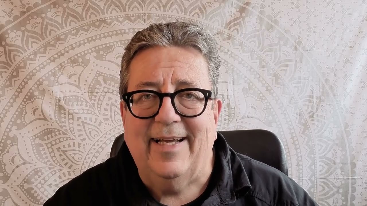 Warum Persönlichkeitsentwicklung die größte Marketinglüge ist | Bernhard Sattler
