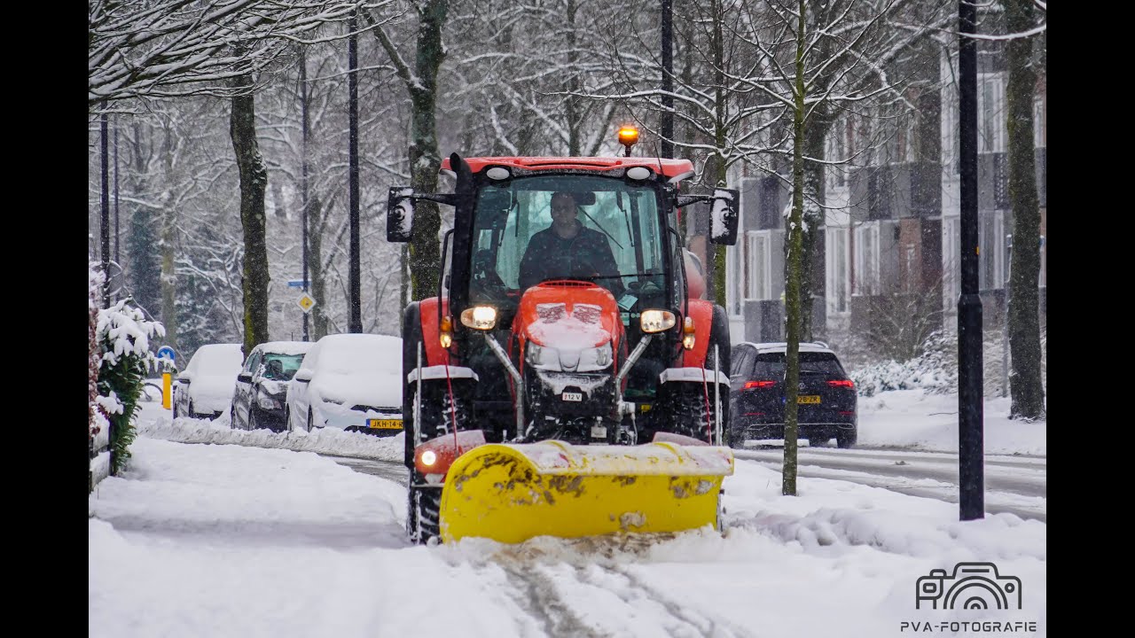 Sneeuwval zorgt door vreugde, ongelukken en ontregeld openbaar vervoer in Apeldoorn.