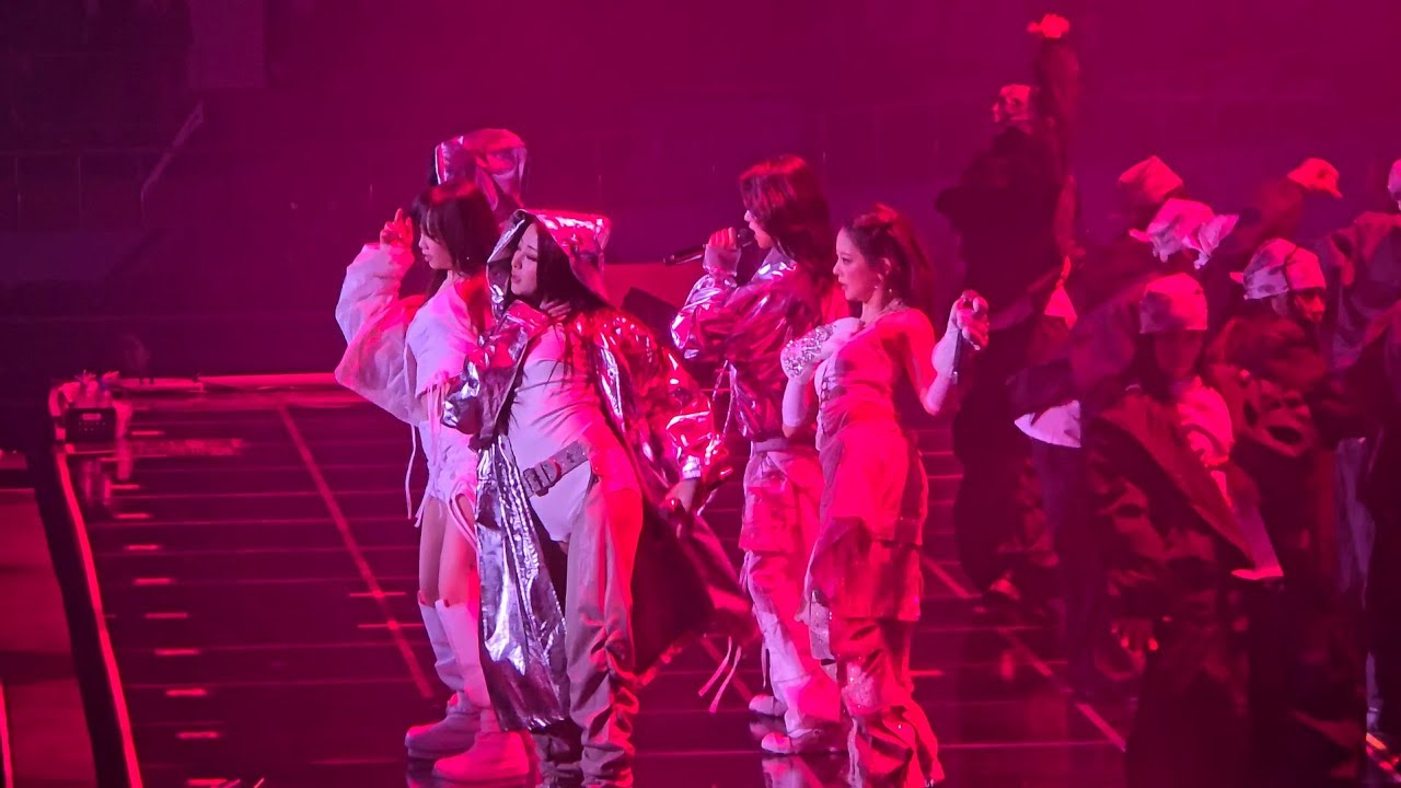 Le Sserafim 르세라핌 Easy at Easy Crazy Hot tour in Seoul Day 1